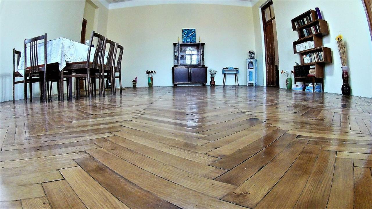 Surmava Palace Martvili Eksteriør bilde